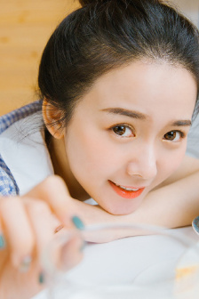 美女张开腿让男人通